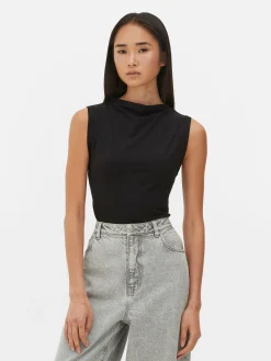 Ärmelloser Body Mit Hohem Kragen