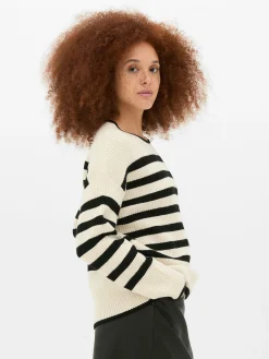 Rundhalspullover Mit Knopfdetail