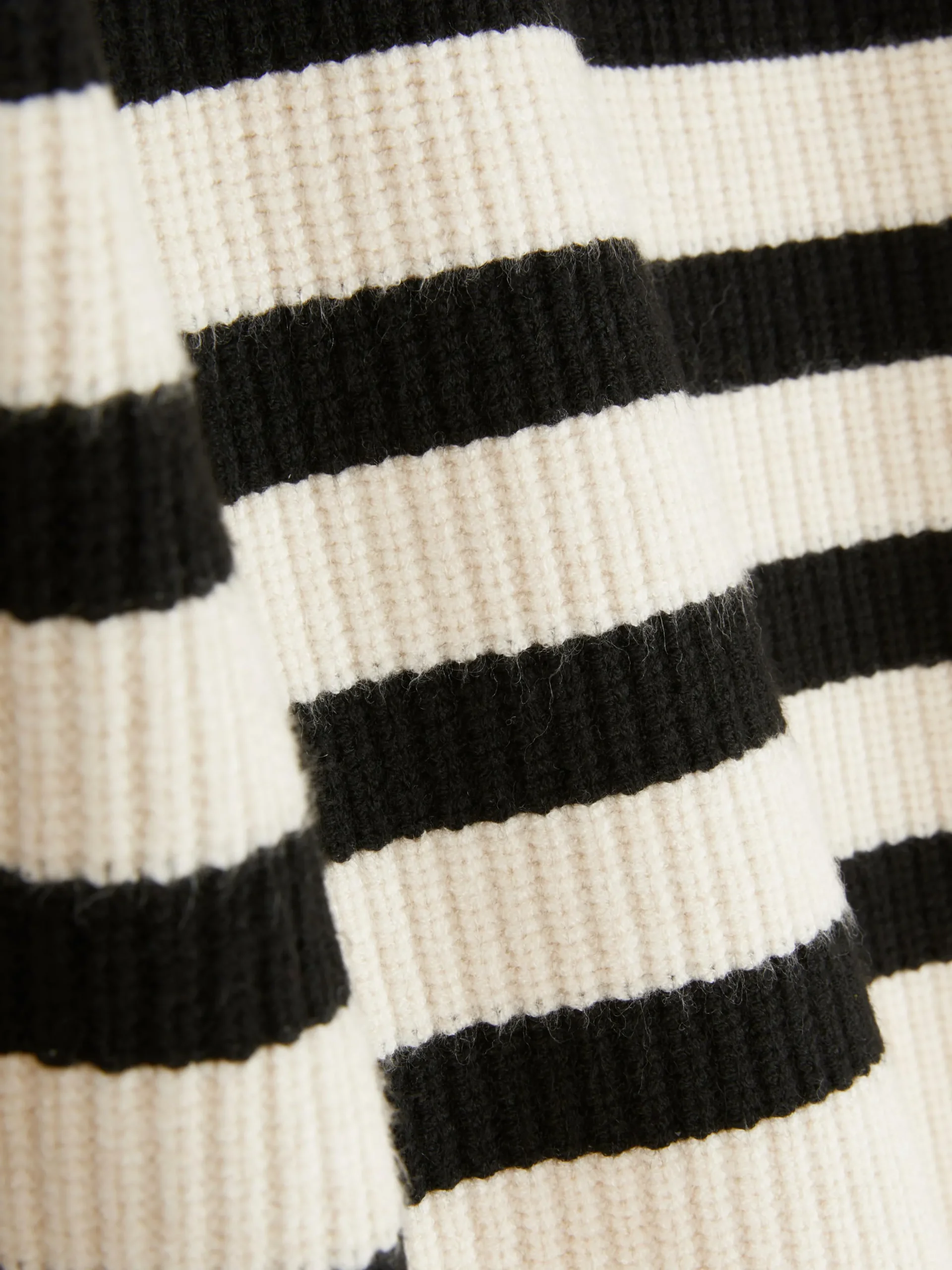 Rundhalspullover Mit Knopfdetail