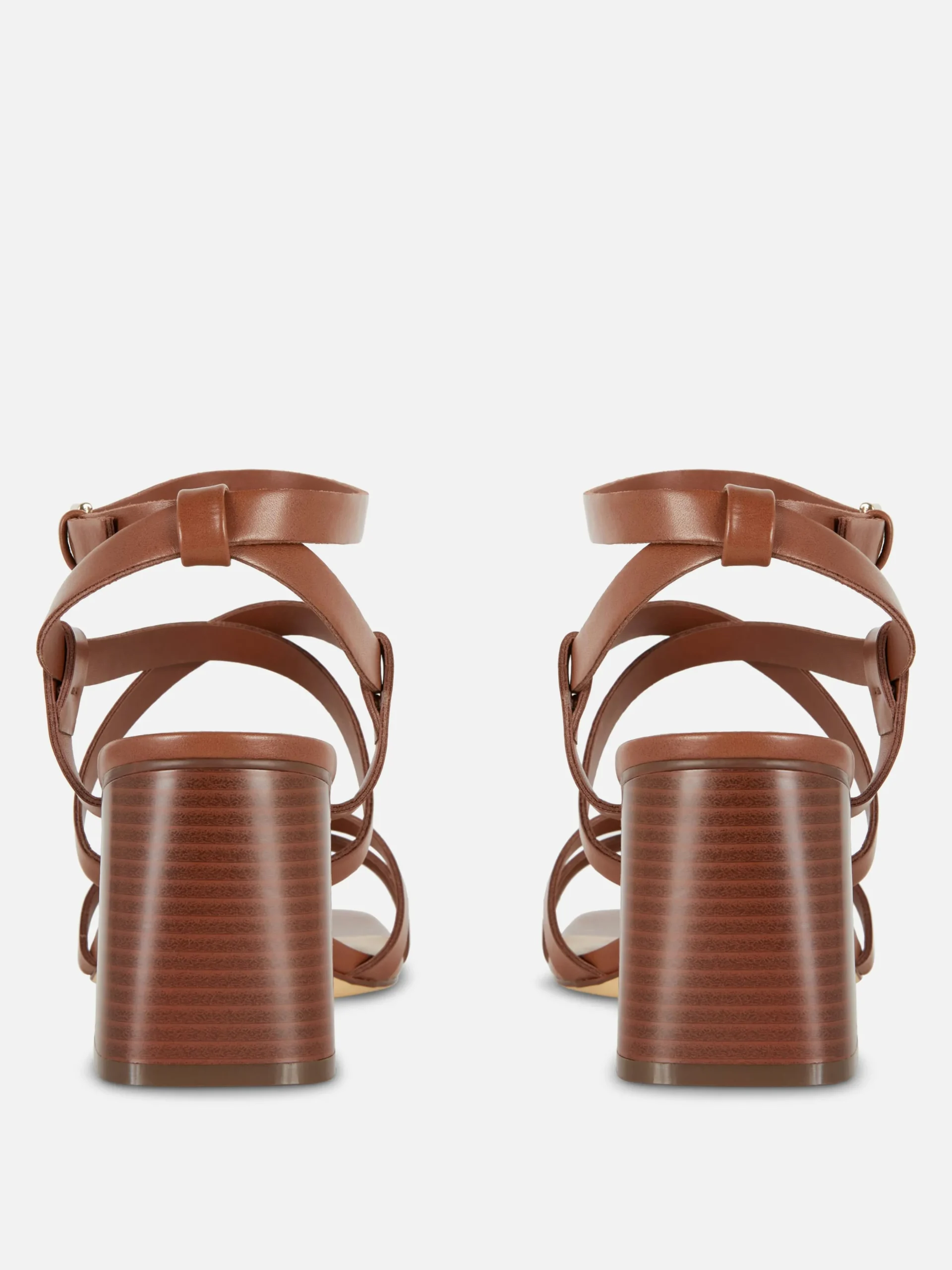 Sandalen Mit überkreuzten Riemchen Und Blockabsatz