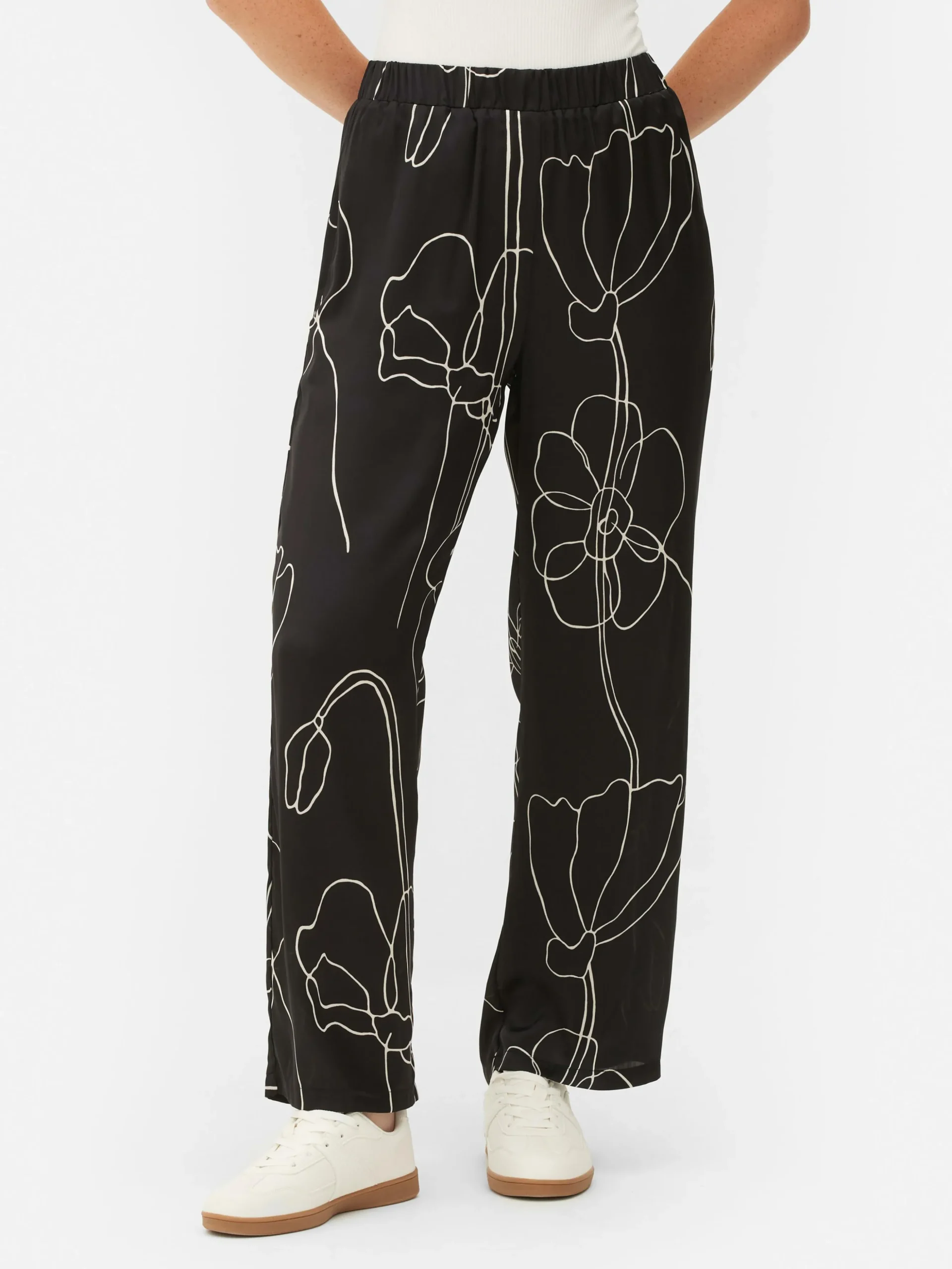 Satinhose Mit Blumendesign