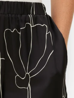 Satinhose Mit Blumendesign