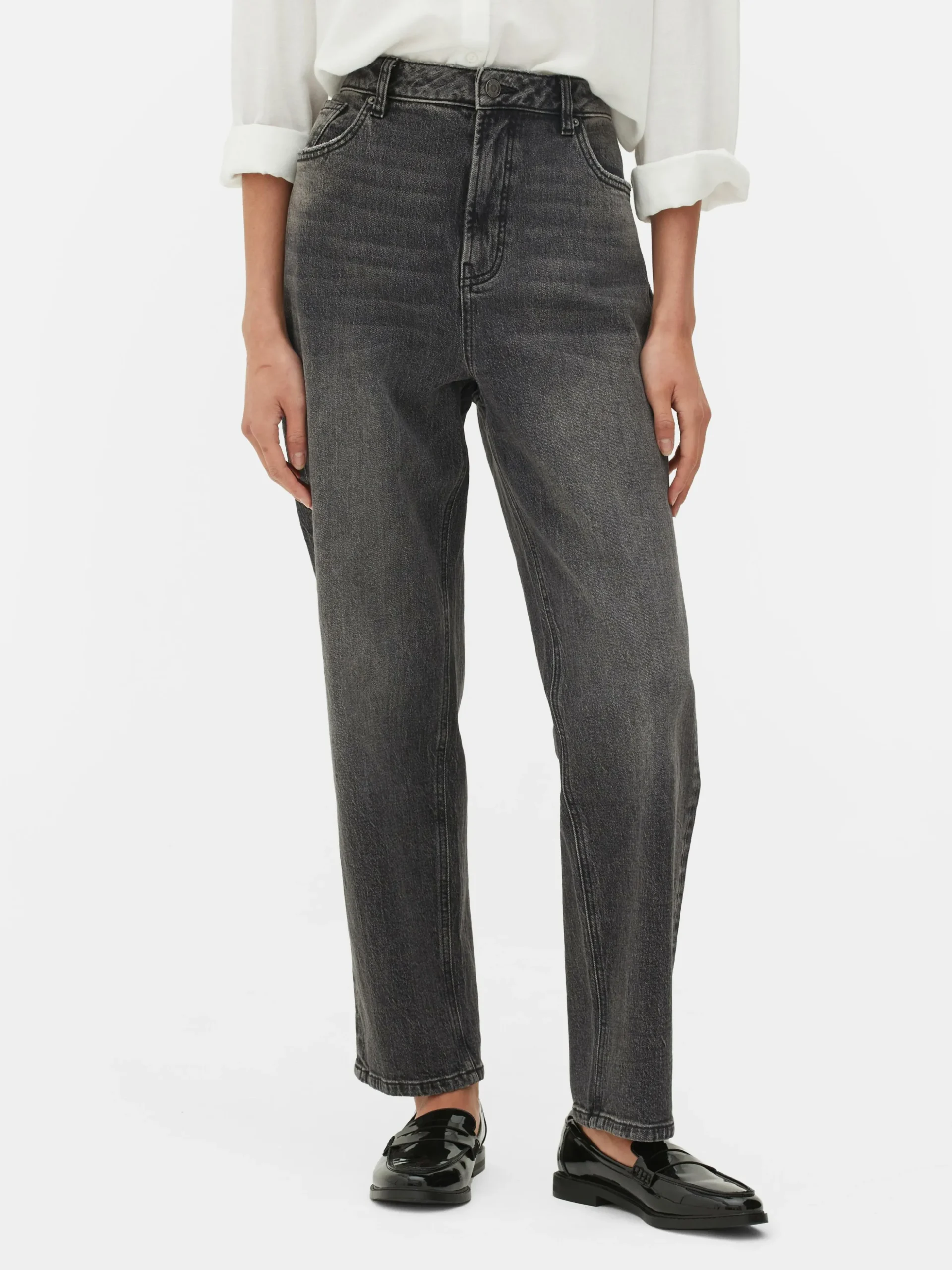 Schmal Geschnittene Jeans Mit Geradem Bein