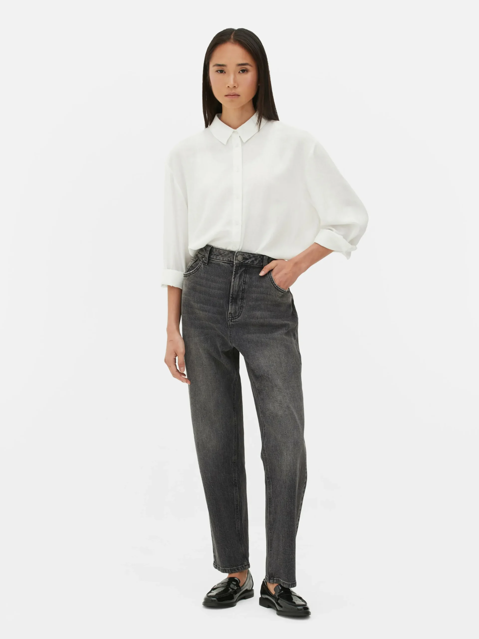 Schmal Geschnittene Jeans Mit Geradem Bein