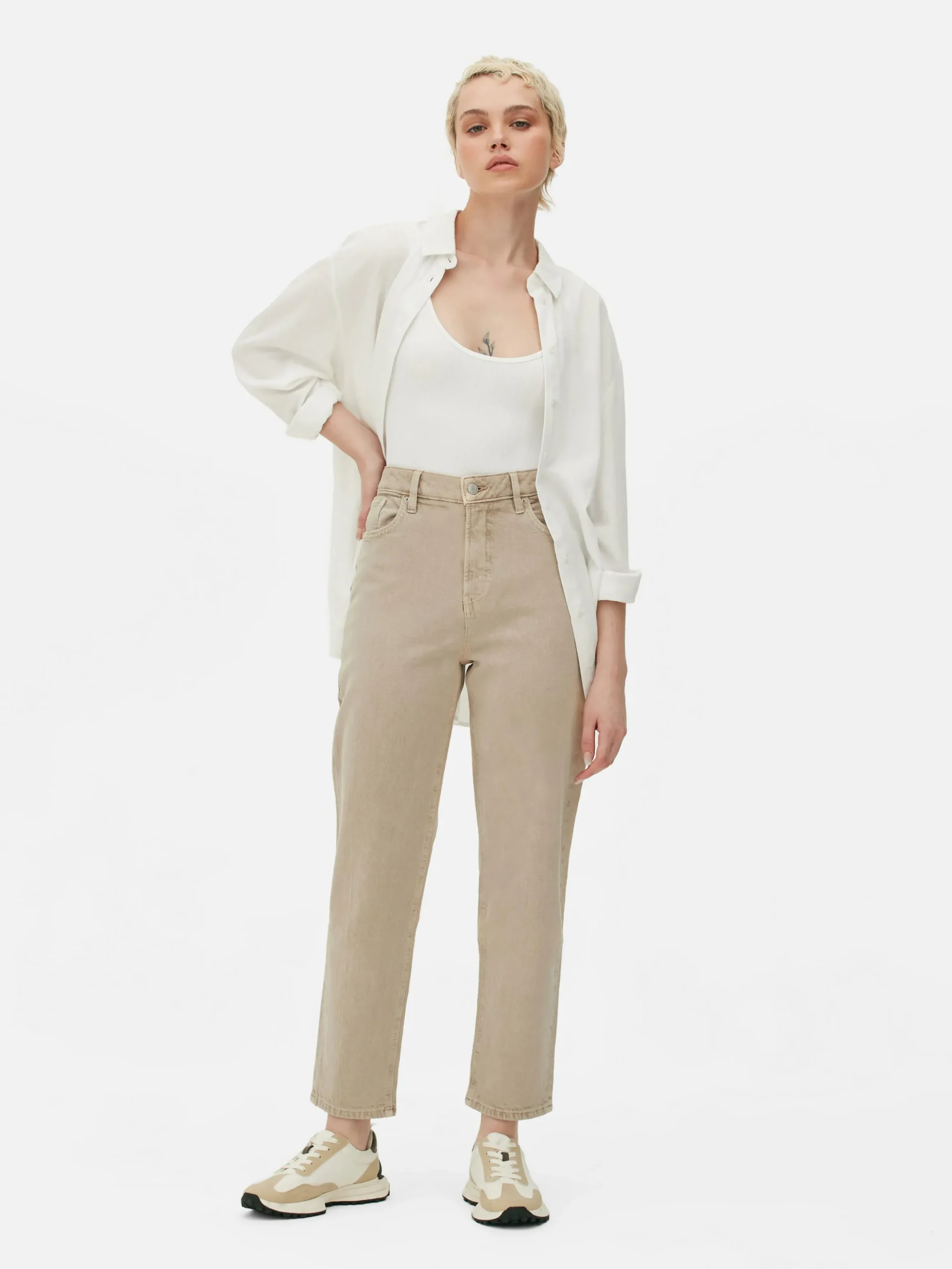 Schmal Geschnittene Jeans Mit Geradem Bein