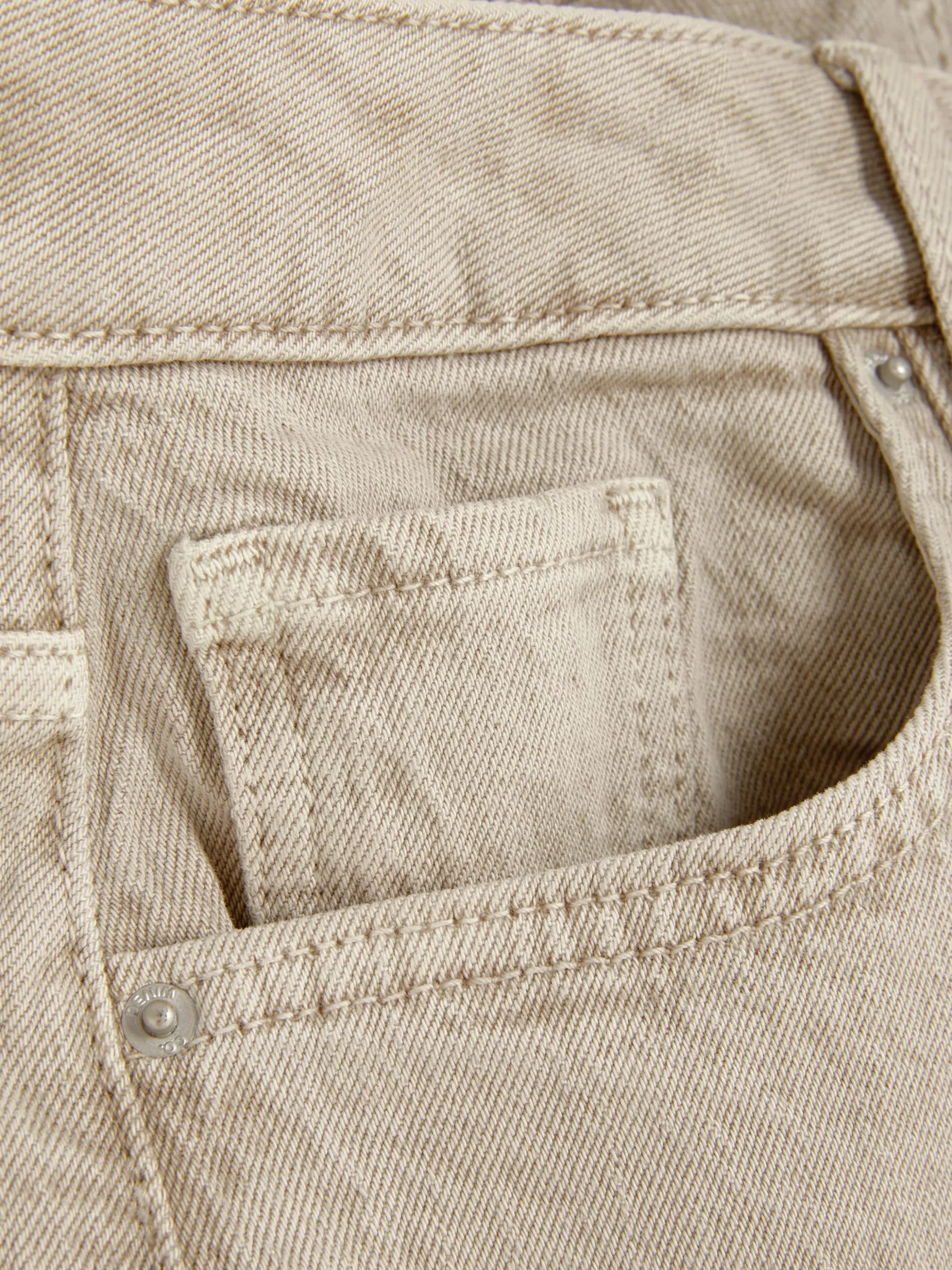 Schmal Geschnittene Jeans Mit Geradem Bein