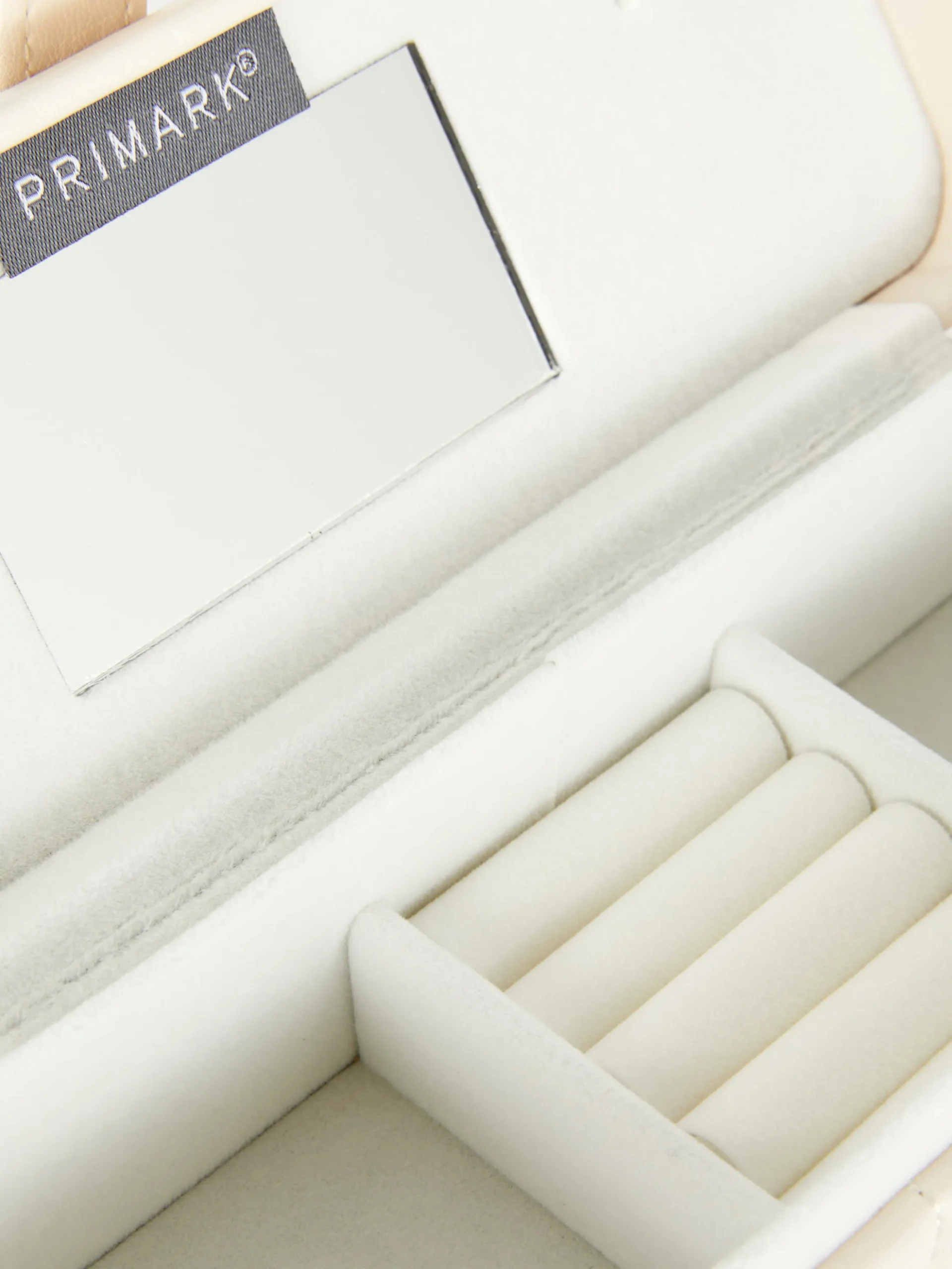 Schmuckkästchen Mit Gewelltem Steppmuster