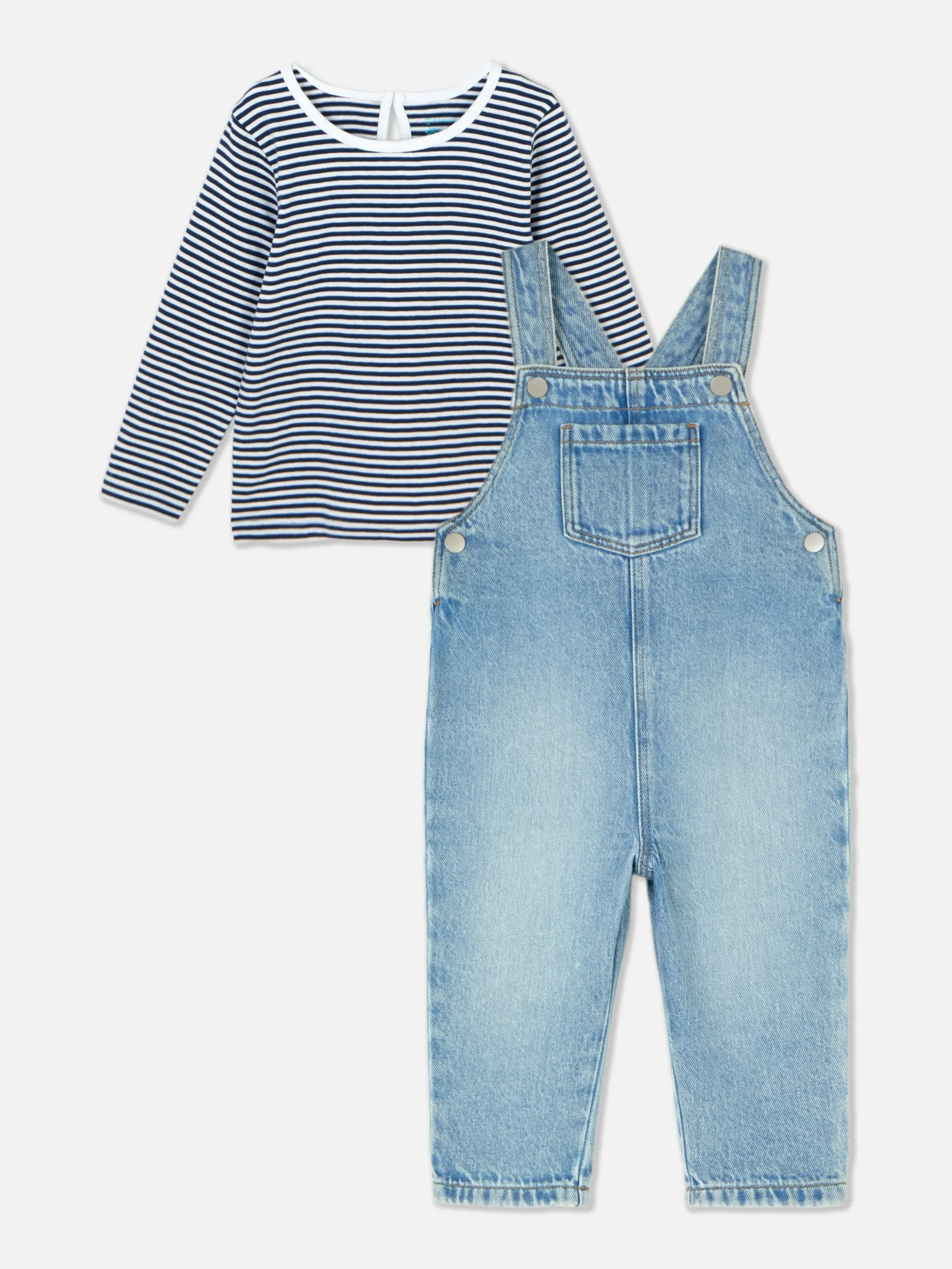 Set Aus Gestreiftem Langarm-T-Shirt Und Denim-Latzhose