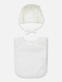 Set Aus Mütze Und Lätzchen Für Besondere Anlässe