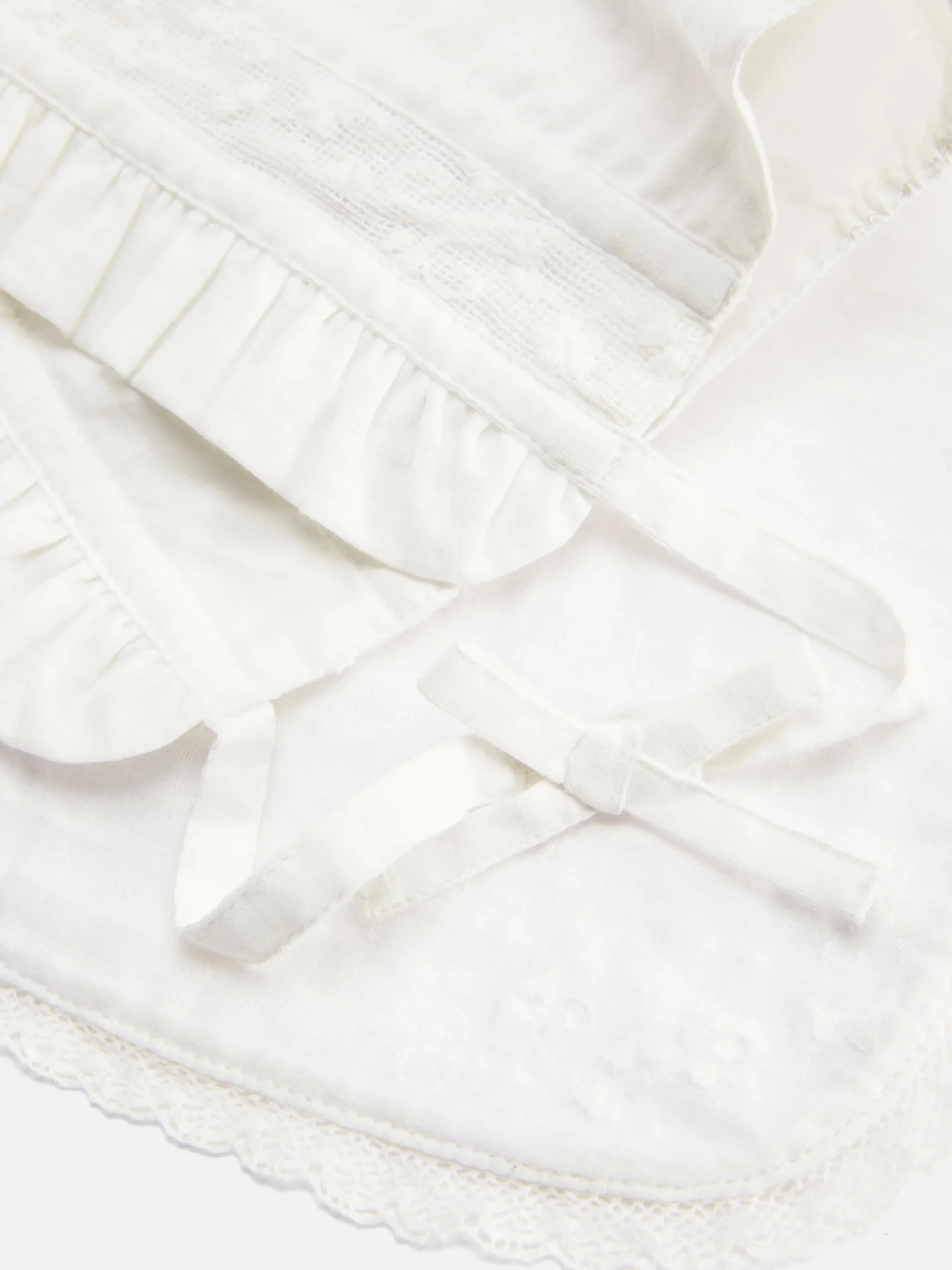 Set Aus Mütze Und Lätzchen Für Besondere Anlässe