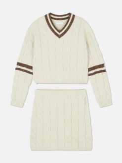 Set Aus Strickpullover Und Rock Mit Zopfmuster