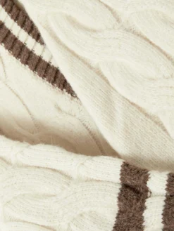 Set Aus Strickpullover Und Rock Mit Zopfmuster