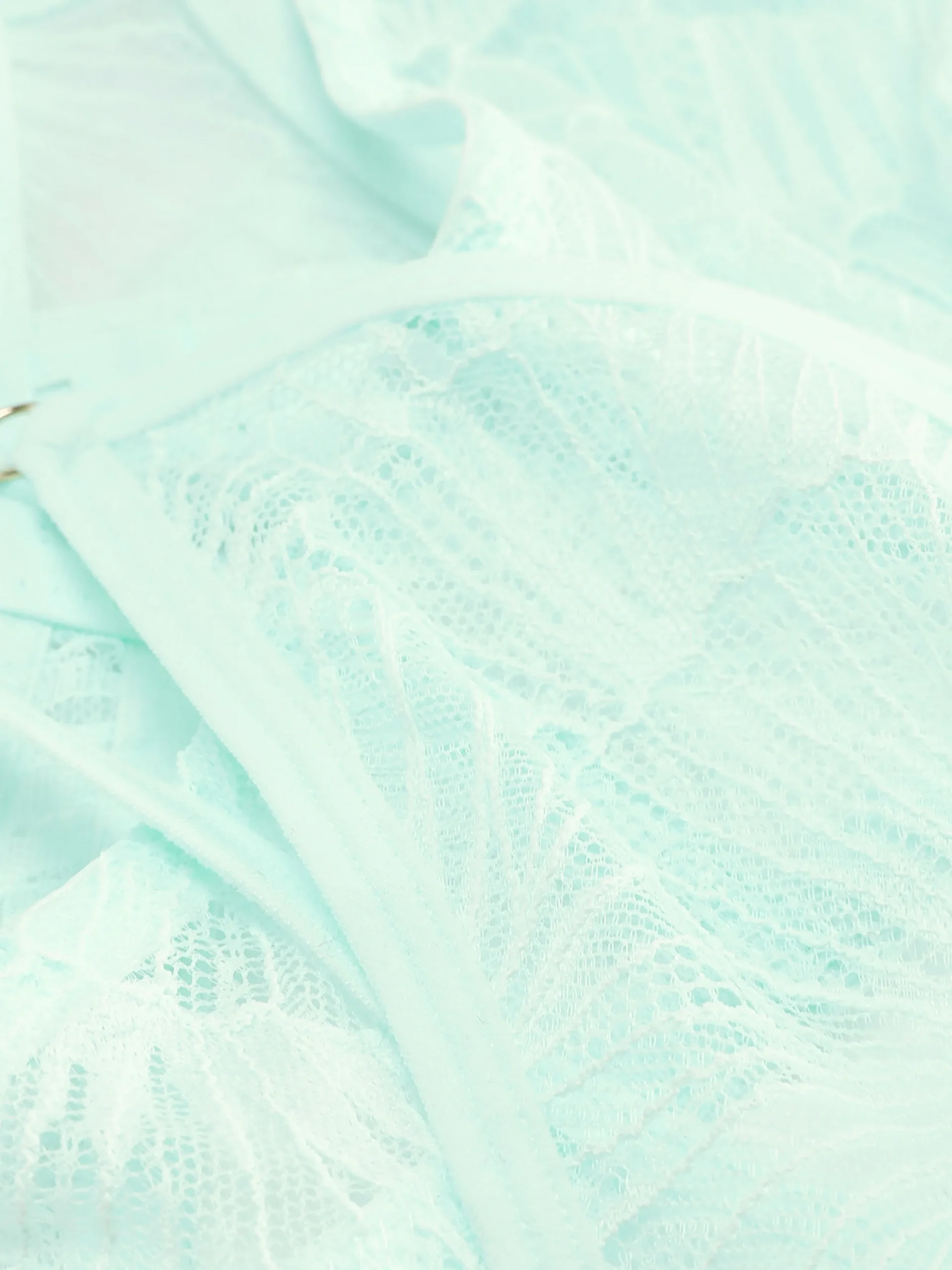 Set Mit Ungefüttertem Spitzen-BH Und G-String