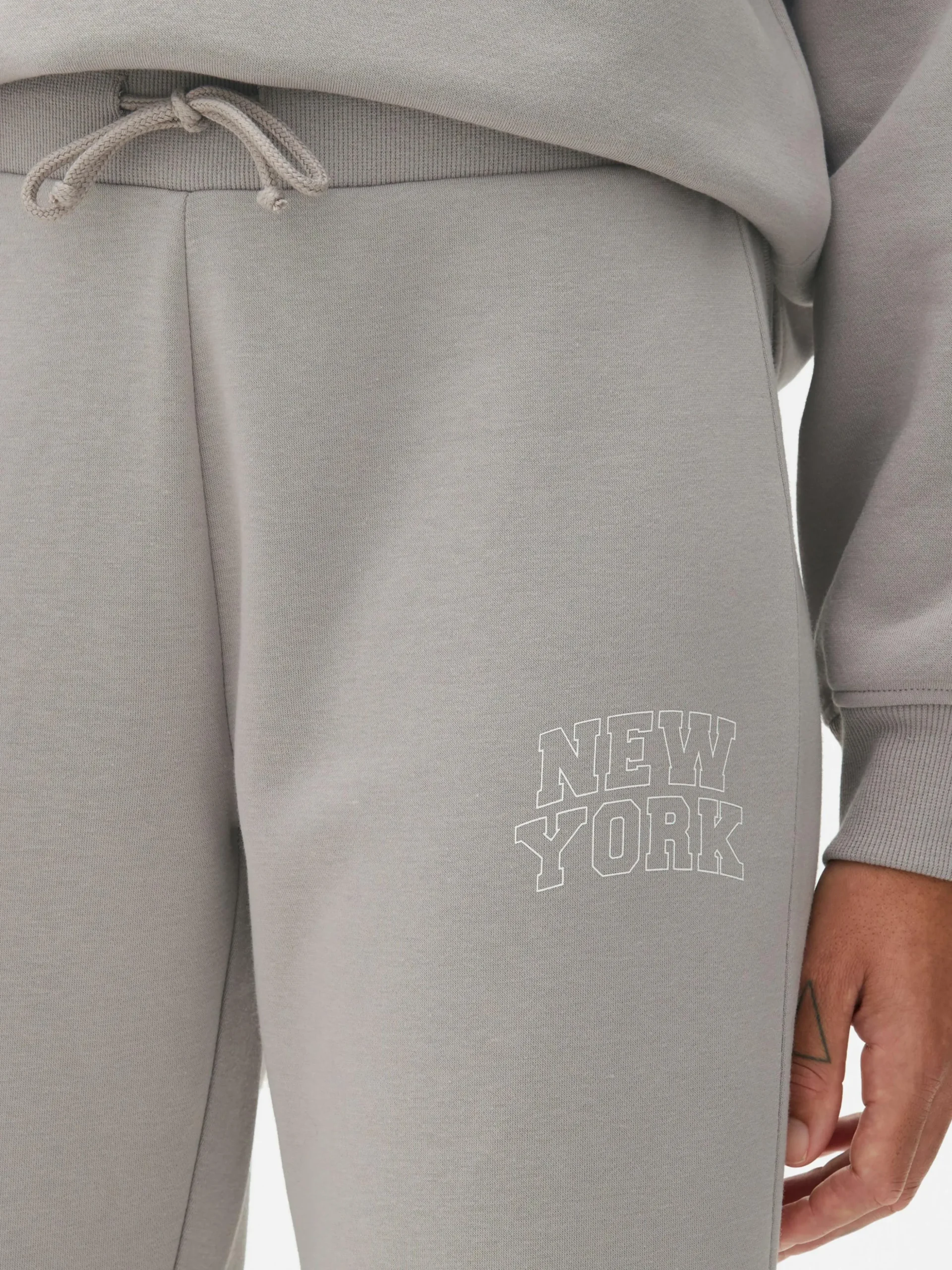 Skinny-Fit-Jogginghose Mit Grafik