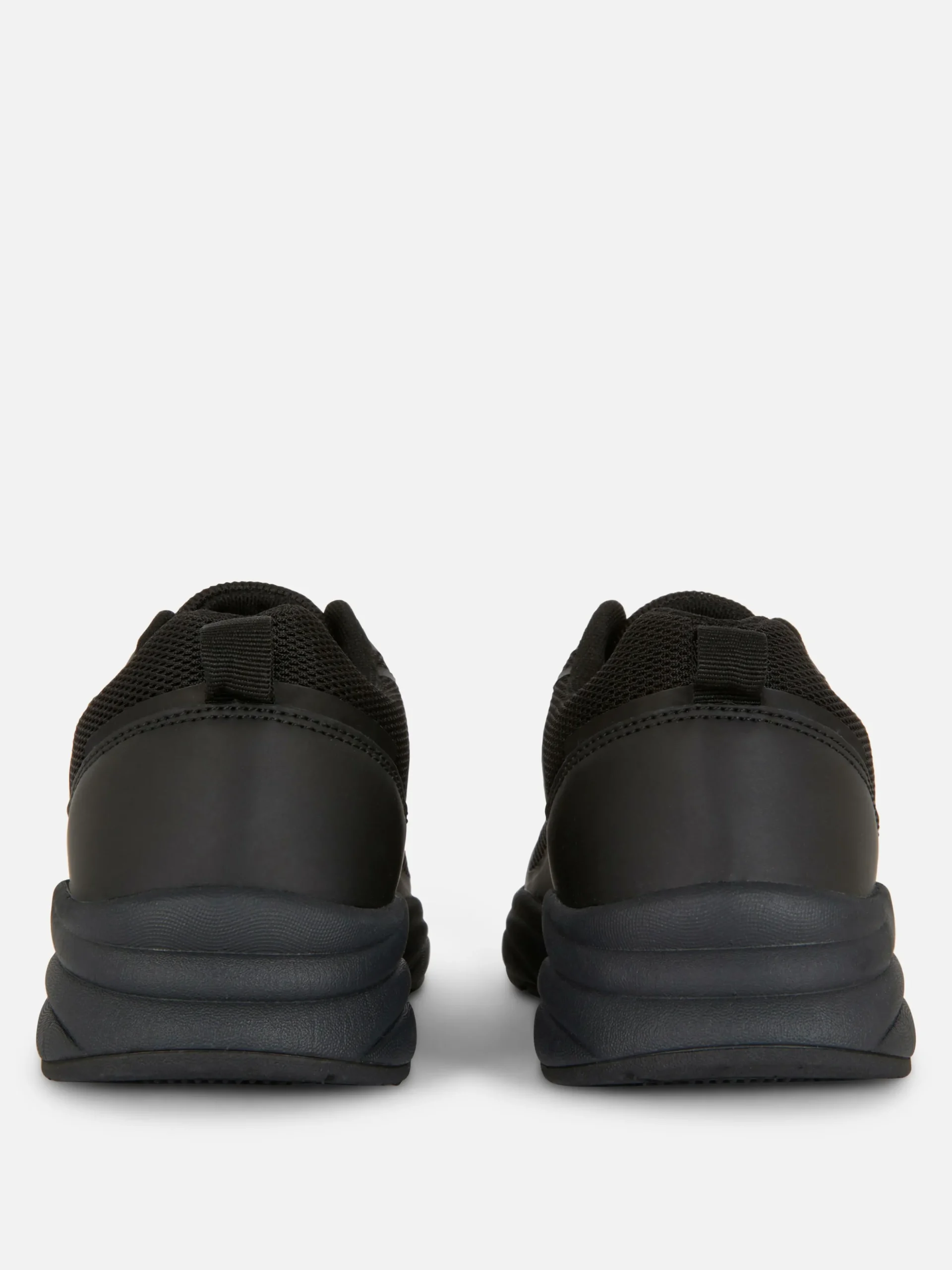 Sneaker Mit Breiter Sohle Und Einsätzen