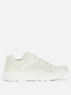 Sneaker Mit Breiter Sohle Und Einsätzen