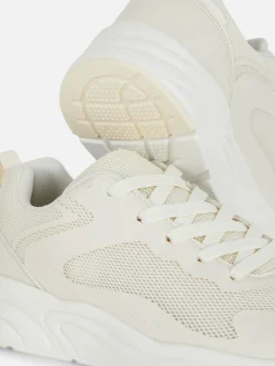 Sneaker Mit Breiter Sohle Und Einsätzen