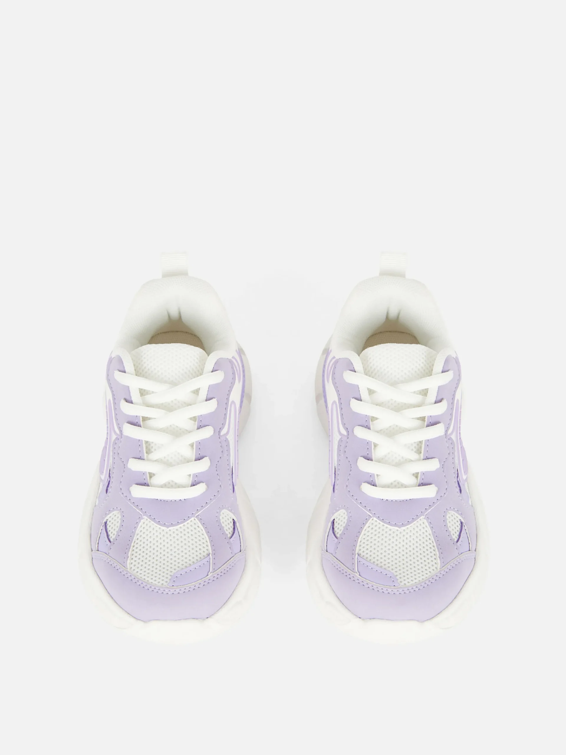 Sneaker Mit Breiter Sohle Und Einsätzen