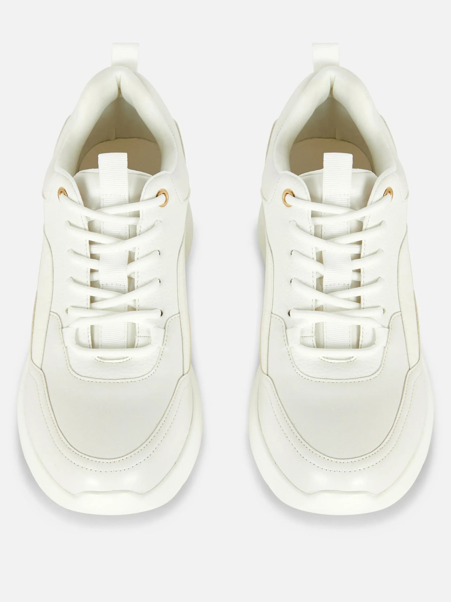 Sneaker Mit Keilabsatz Und Metallbesatz