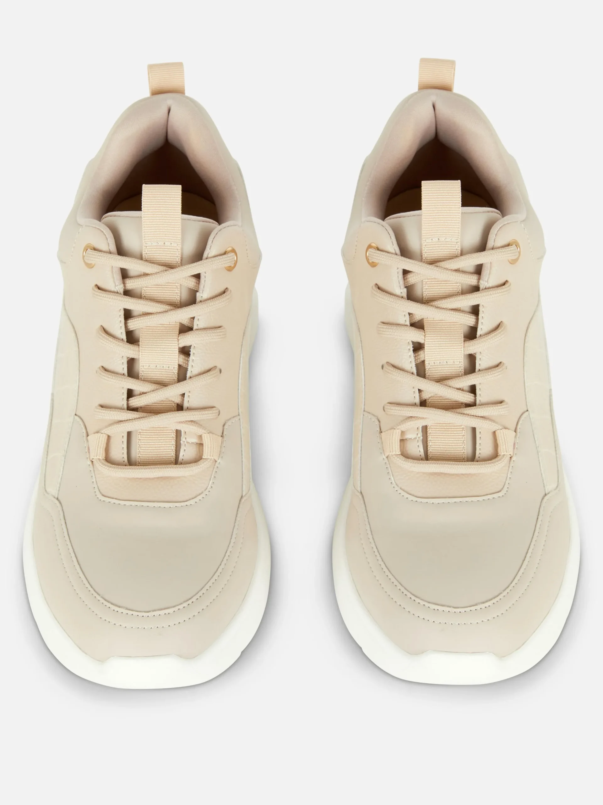 Sneaker Mit Keilabsatz Und Metallbesatz