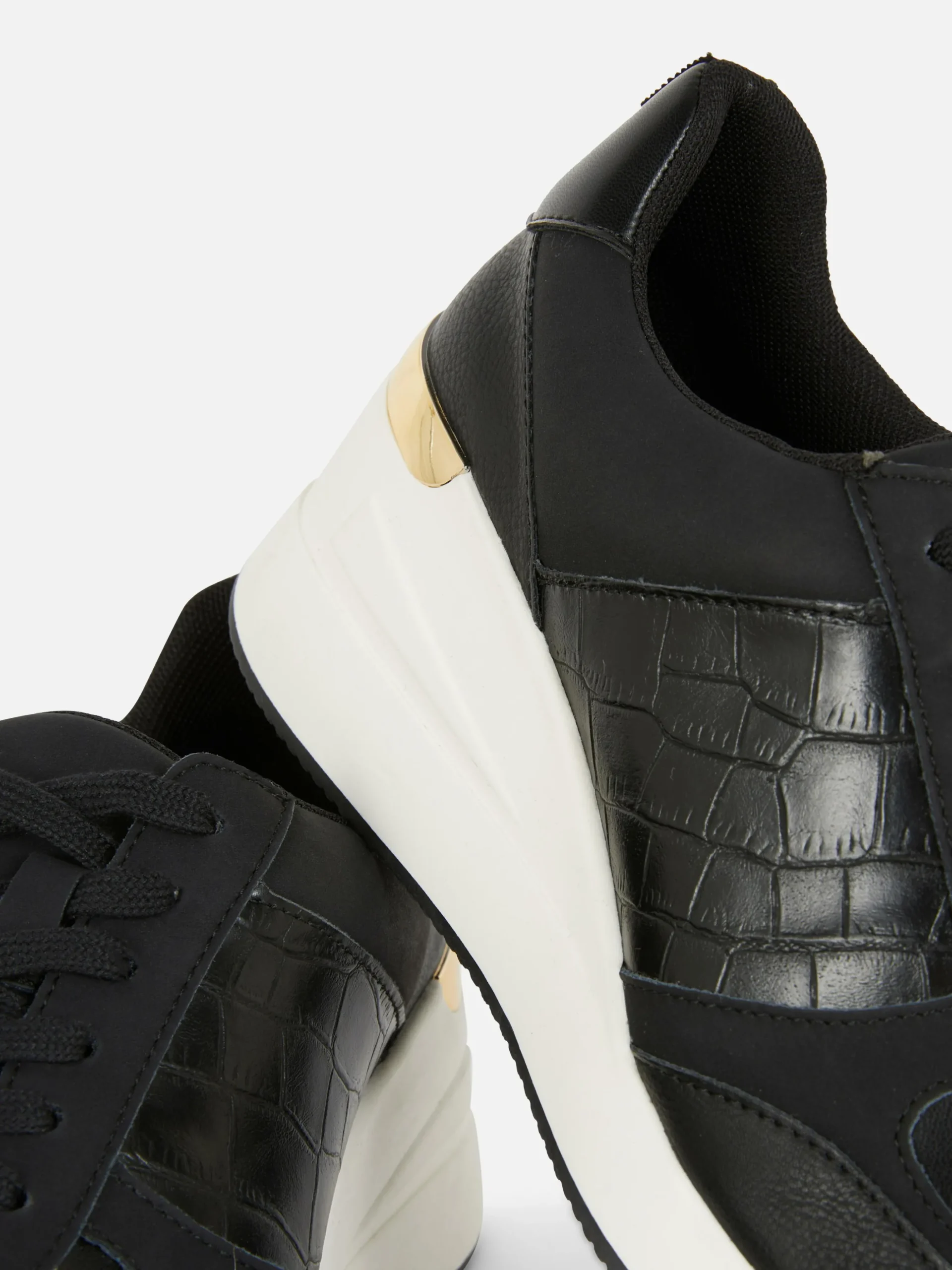 Sneaker Mit Keilabsatz Zum Schnüren