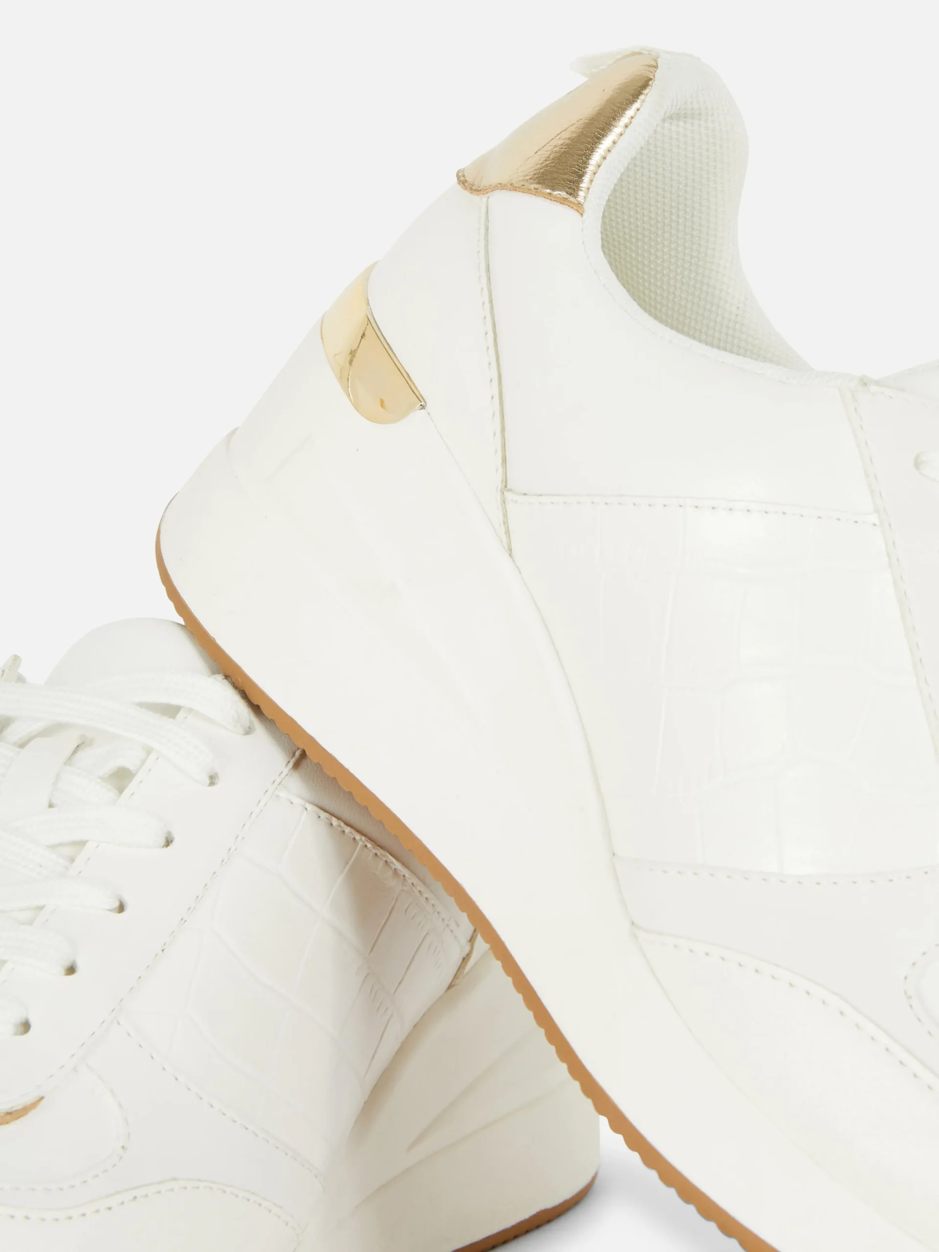 Sneaker Mit Keilabsatz Zum Schnüren