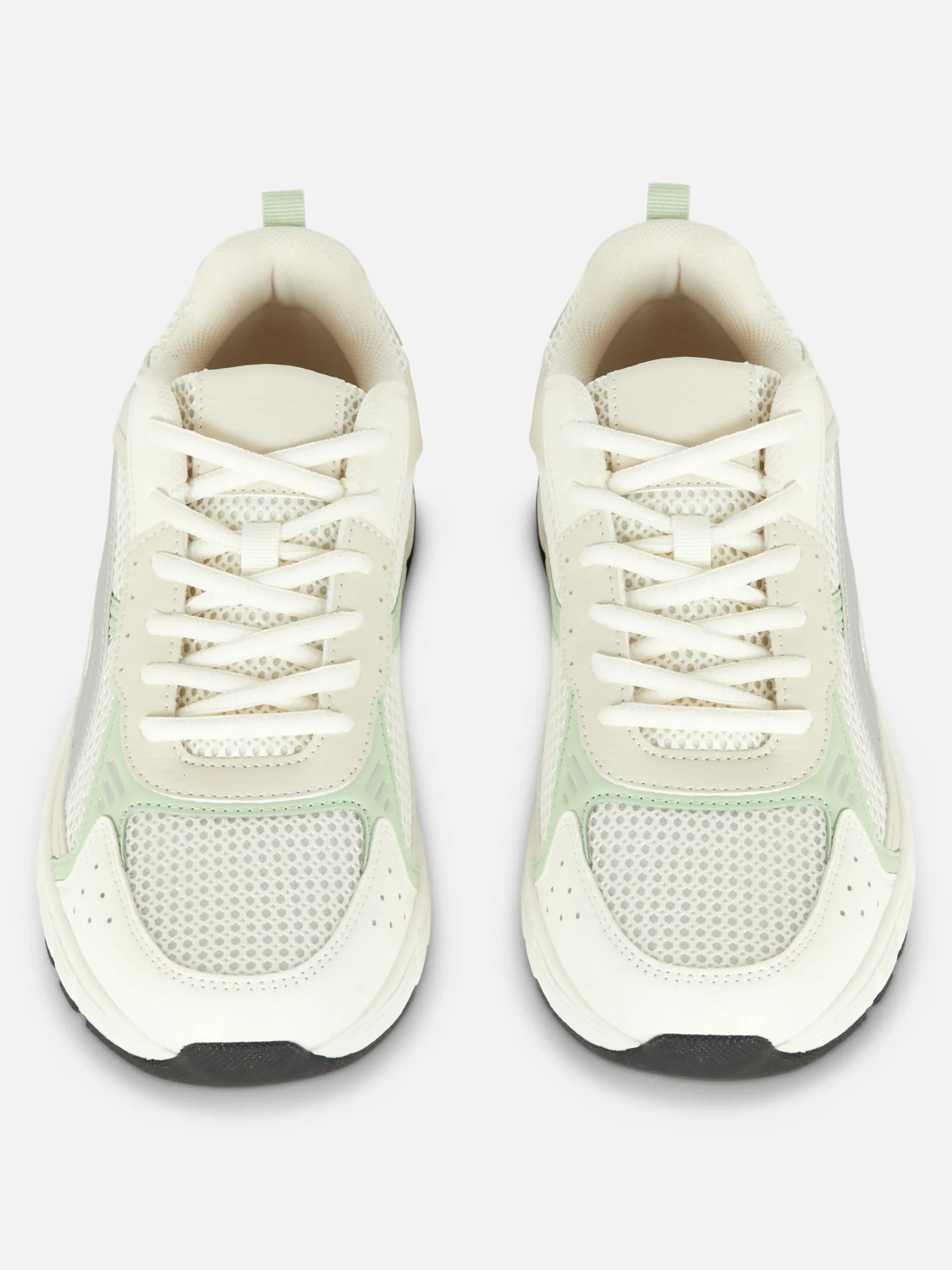 Sneaker Mit Netzstoffeinsätzen