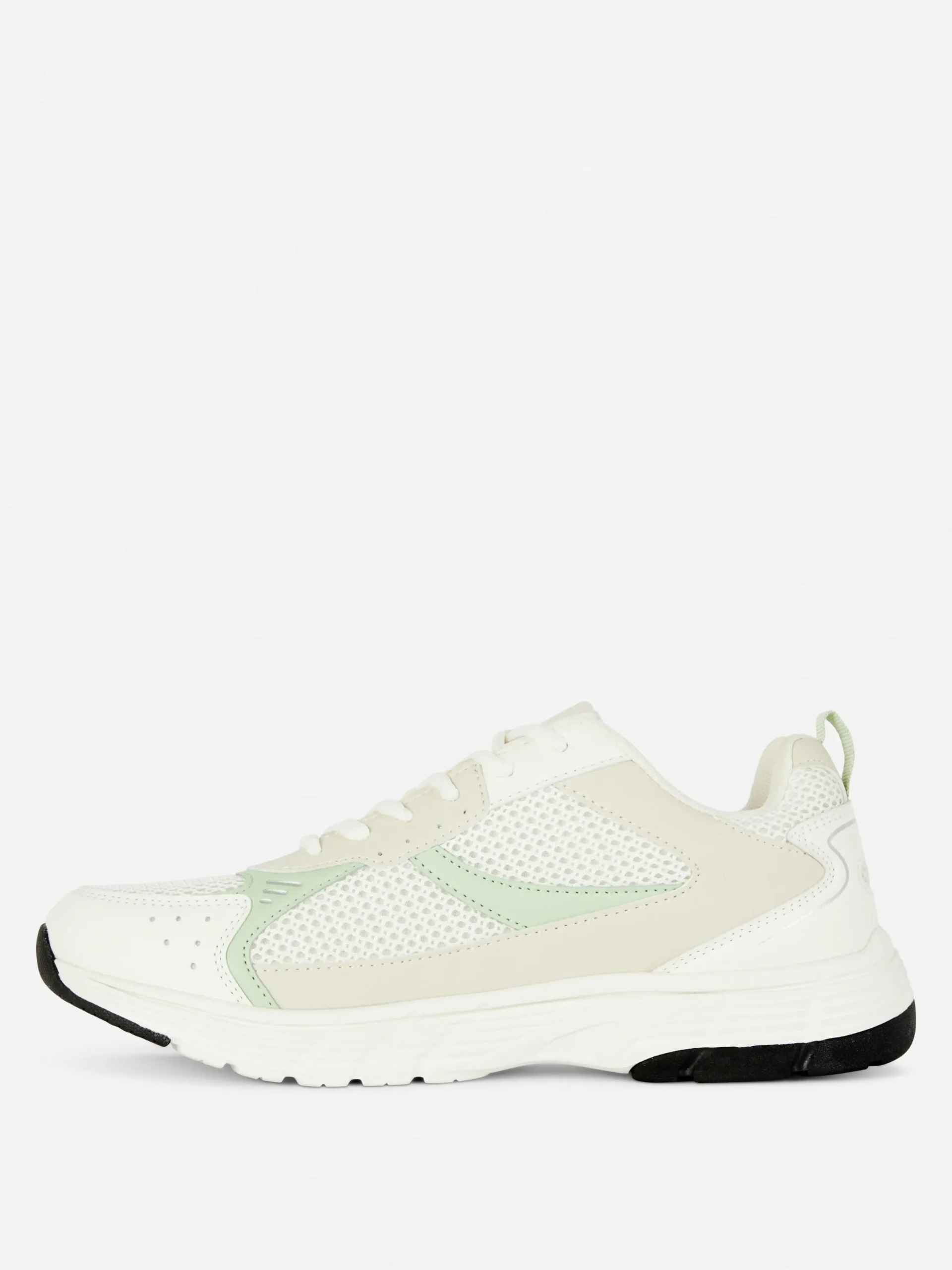 Sneaker Mit Netzstoffeinsätzen