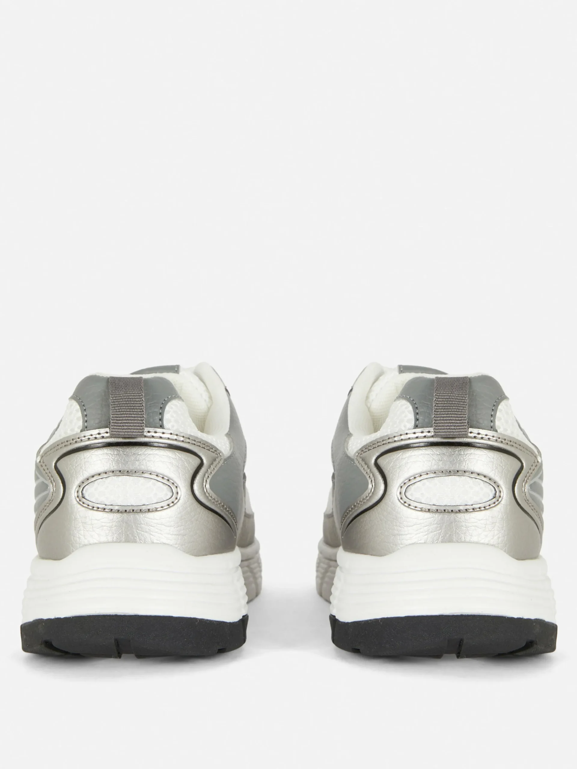 Sneaker Mit Netzstoffeinsätzen