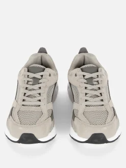 Sneaker Mit Netzstoffeinsätzen