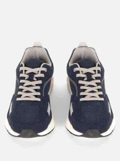 Sneaker Mit Netzstoffeinsätzen