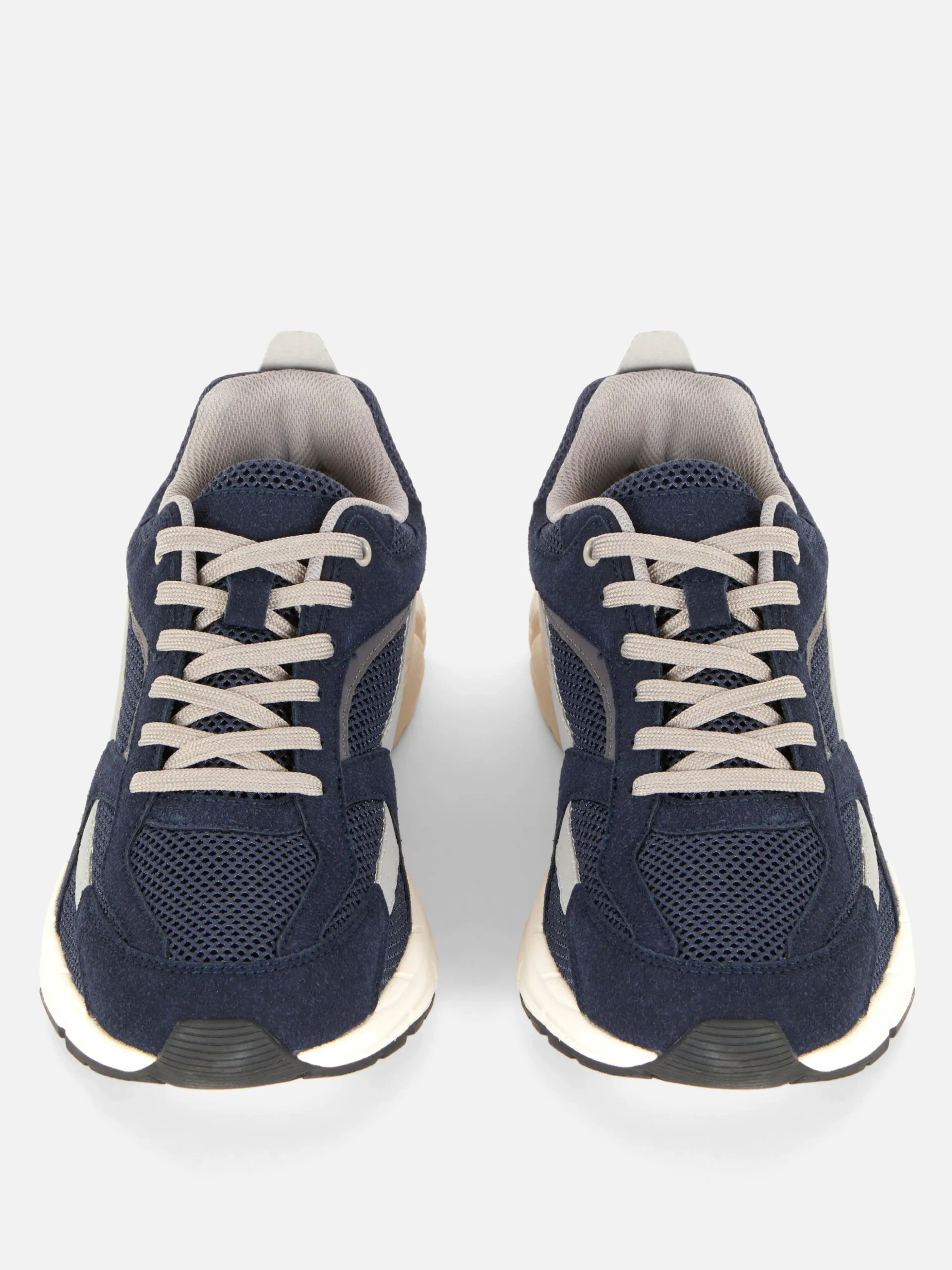 Sneaker Mit Netzstoffeinsätzen