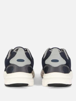 Sneaker Mit Netzstoffeinsätzen