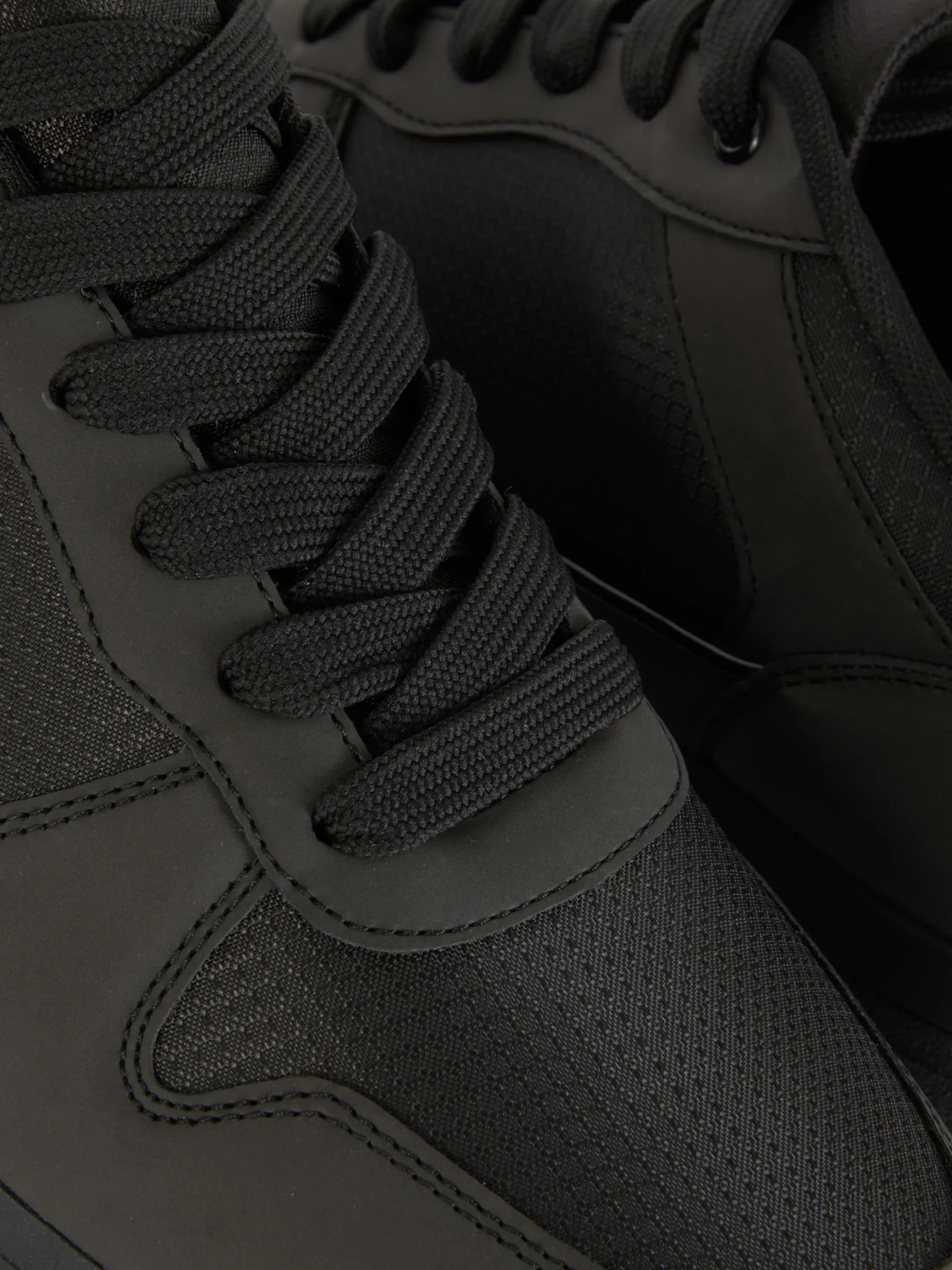 Sportliche Sneaker Mit Dicker Sohle