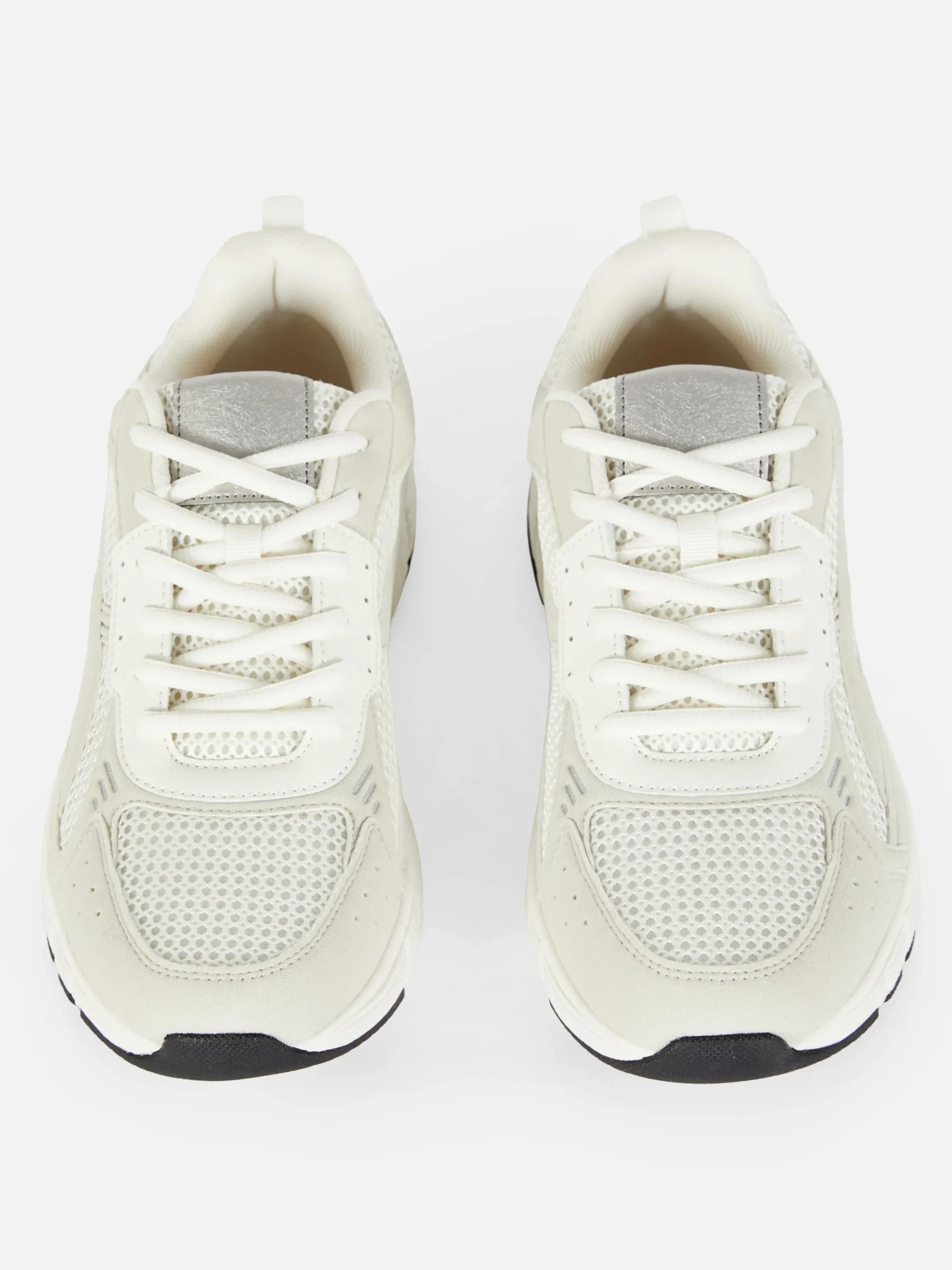 Sportliche Sneaker Mit Mehreren Einsätzen