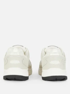 Sportliche Sneaker Mit Mehreren Einsätzen