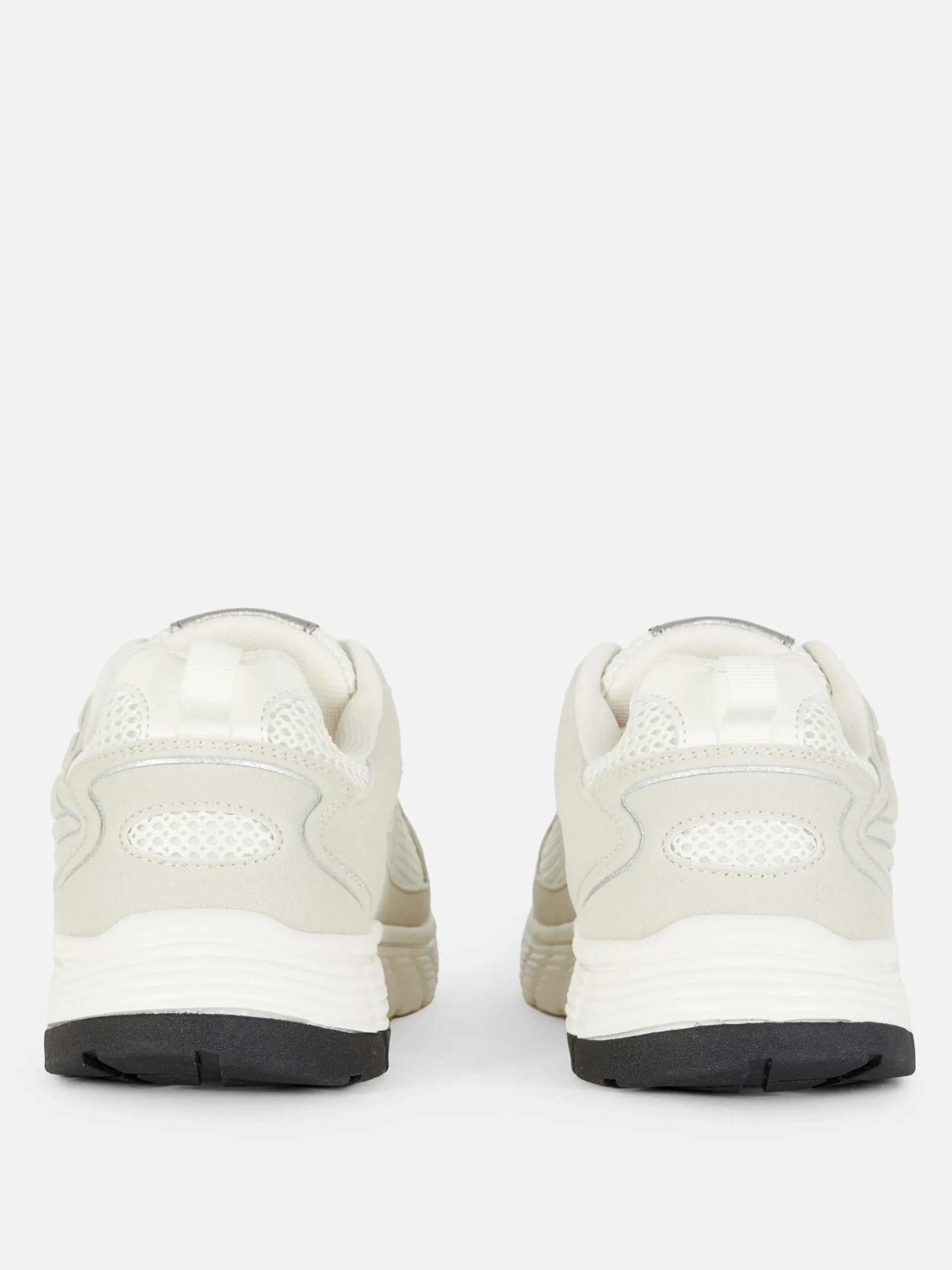 Sportliche Sneaker Mit Mehreren Einsätzen