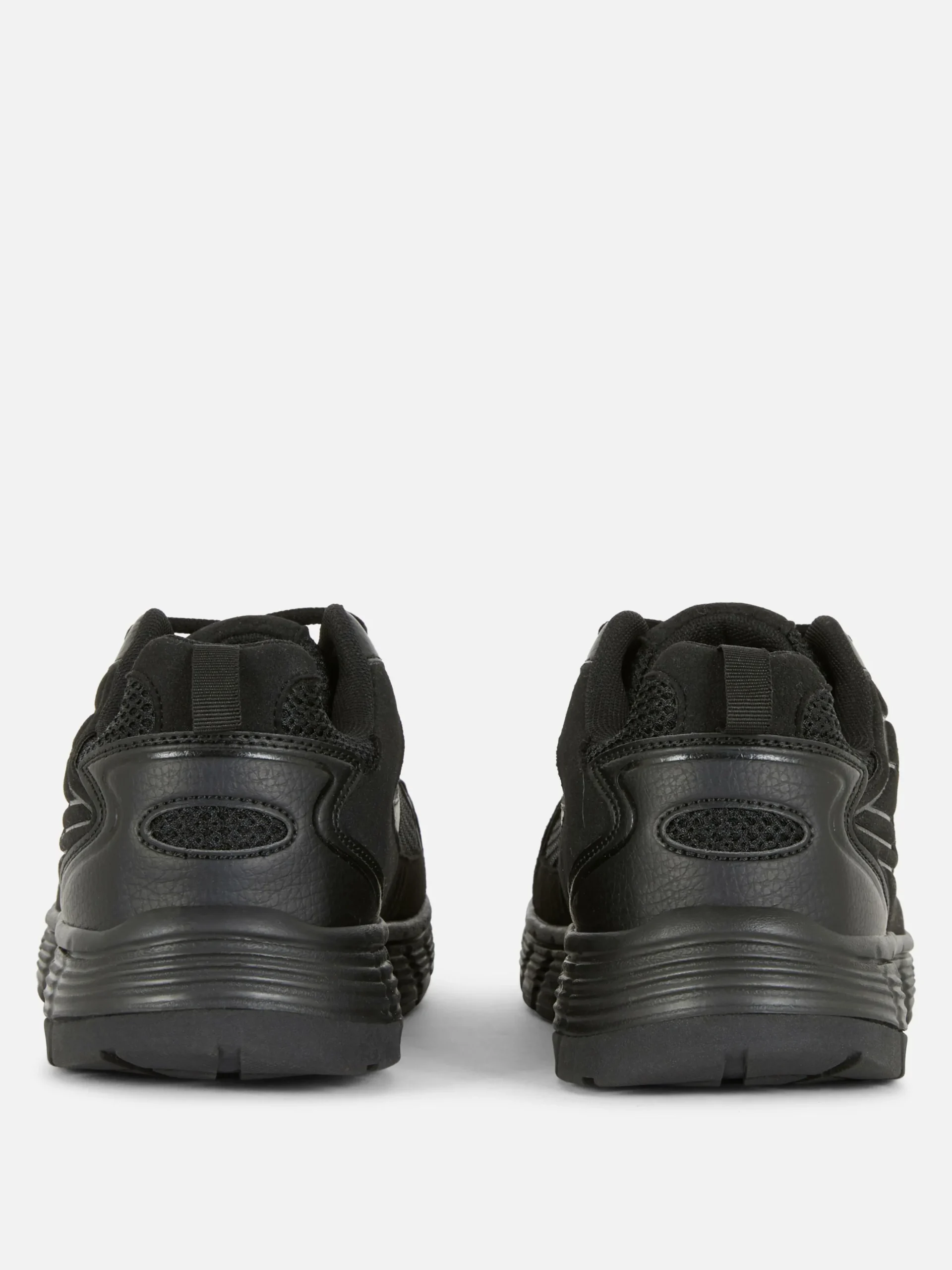 Sportliche Sneaker Mit Mehreren Einsätzen