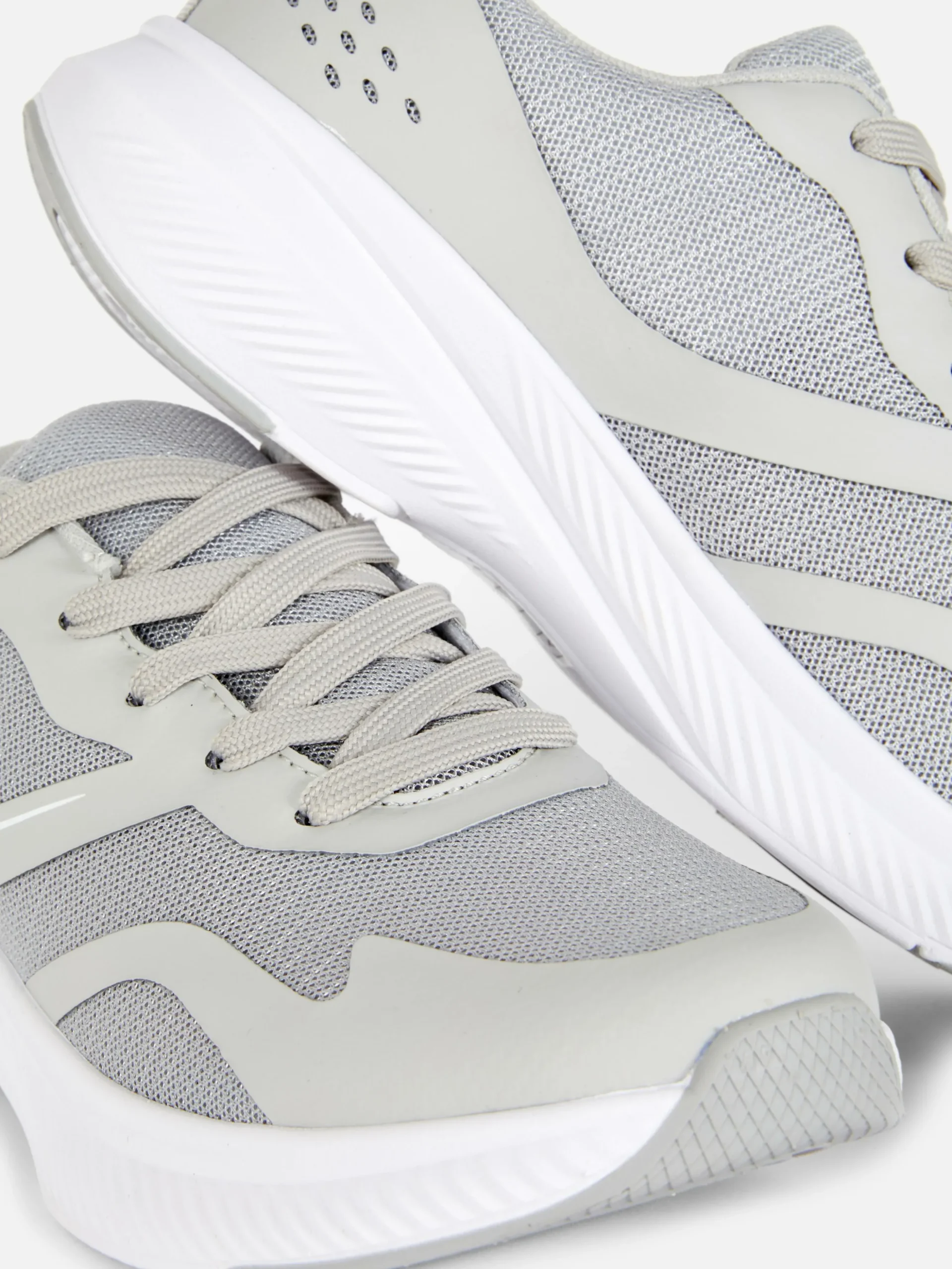 Sportliche Sneaker Mit Schnürsenkeln