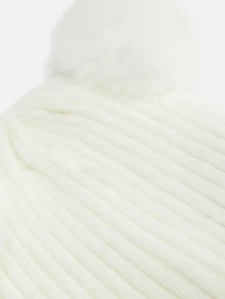 Strickbeanie Mit Bommel