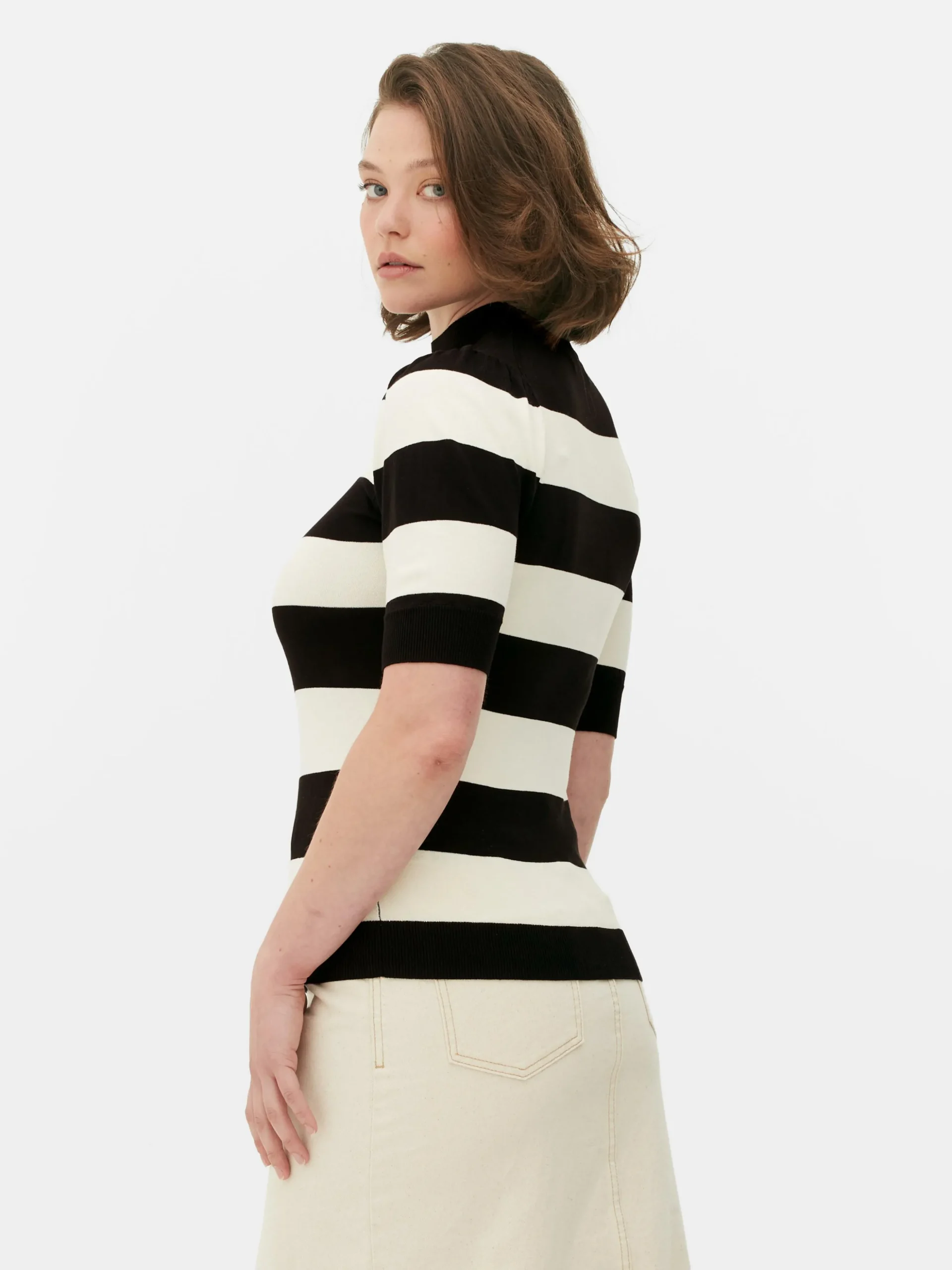 Stricktop Mit Puffärmeln Und Hohem Kragen