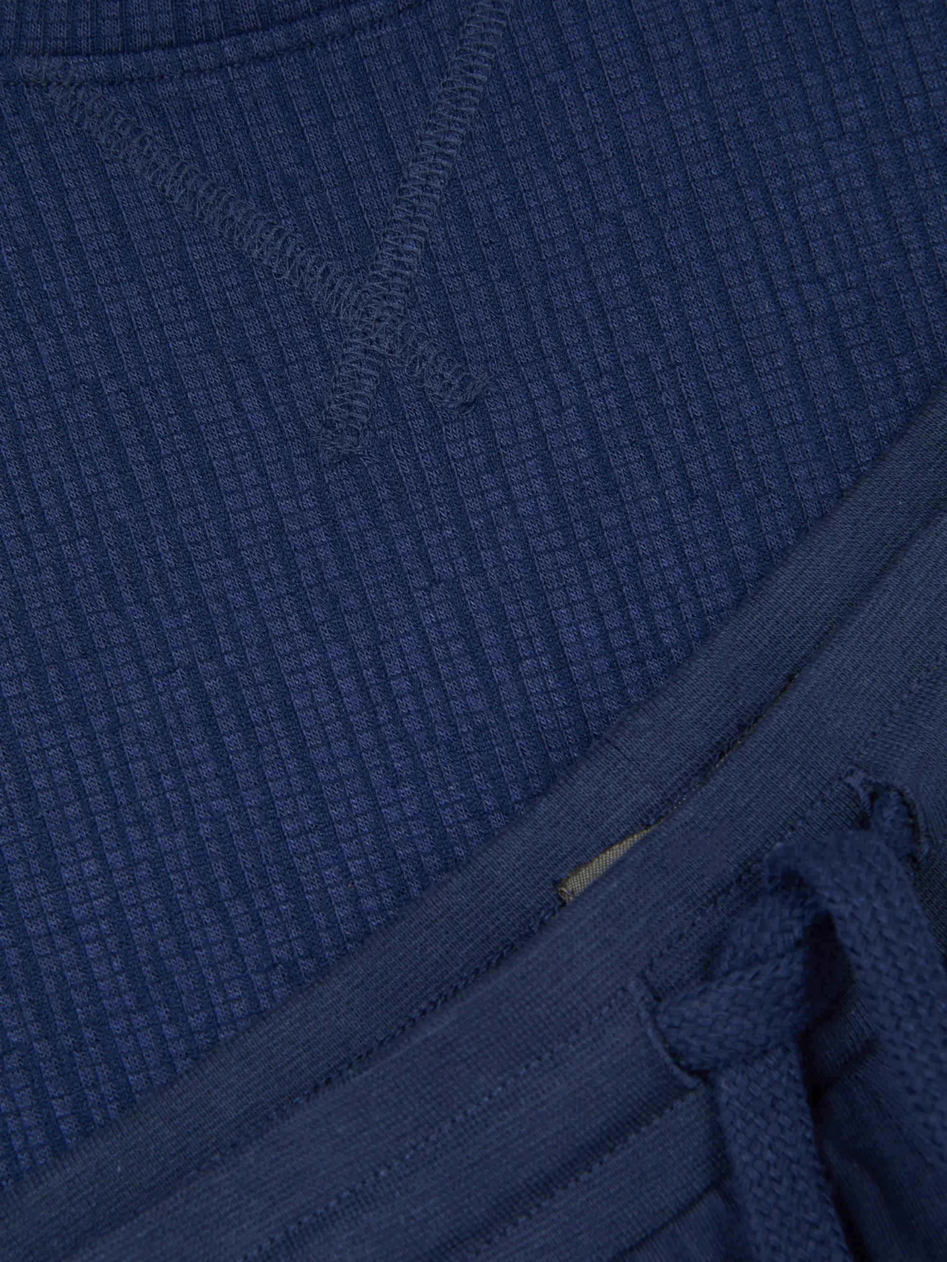 Strukturierter Schlafanzug Mit Shorts Und T-Shirt