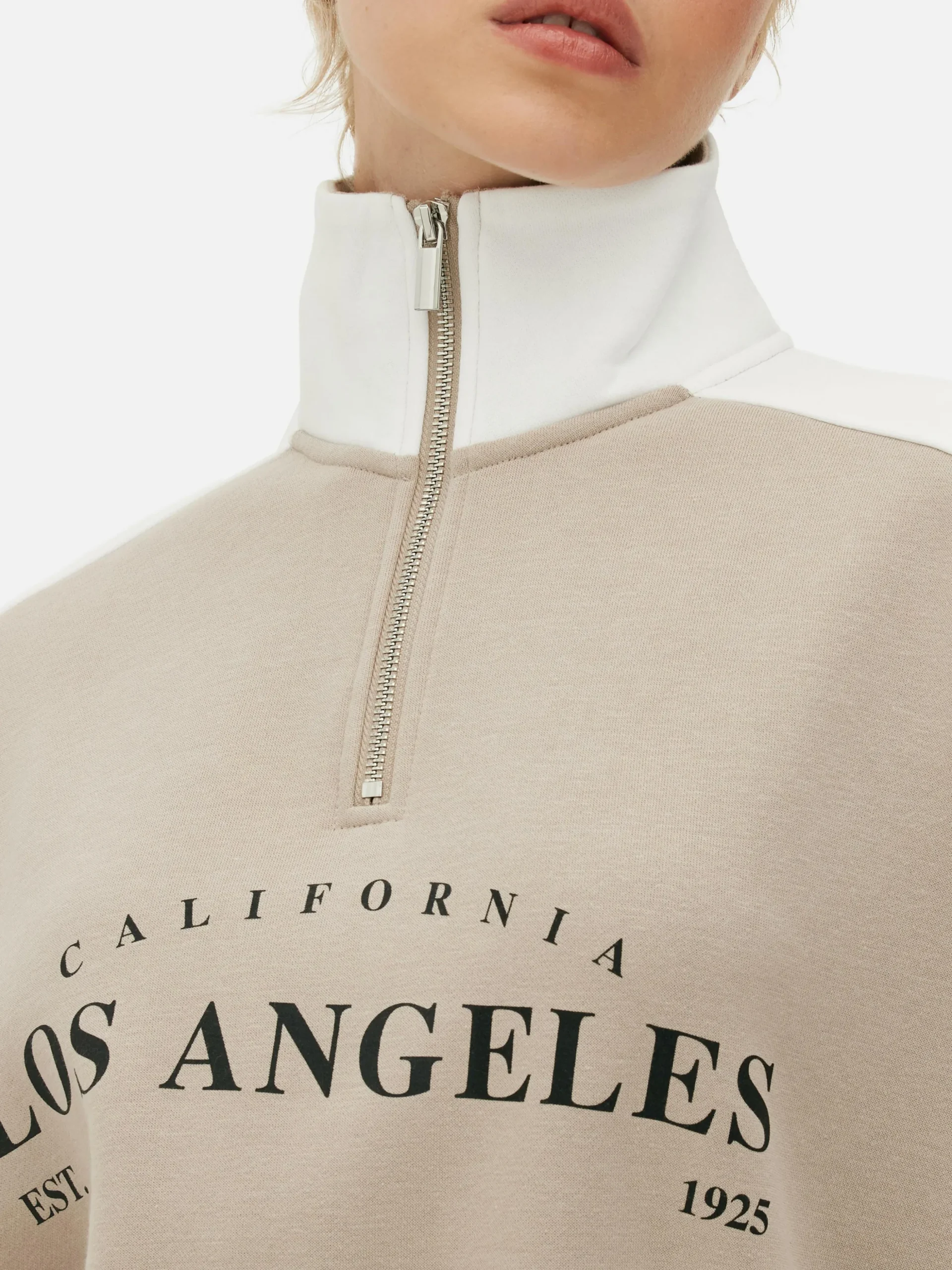 Sweatshirt Mit Trichterkragen Und Grafik