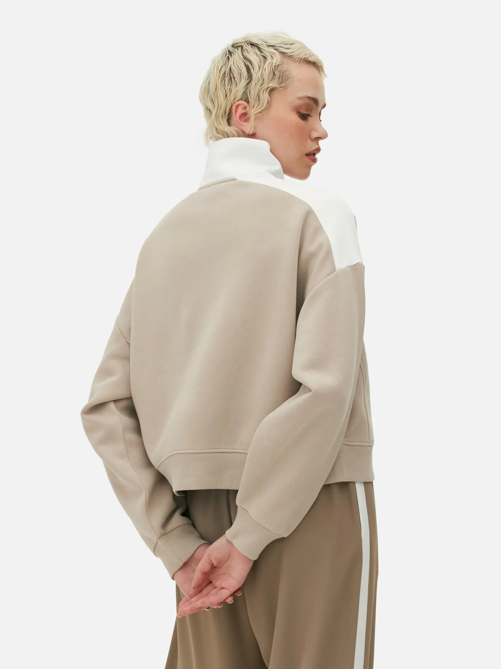 Sweatshirt Mit Trichterkragen Und Grafik