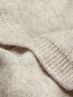 „The Edit“ Feinstrick-Deckenschal