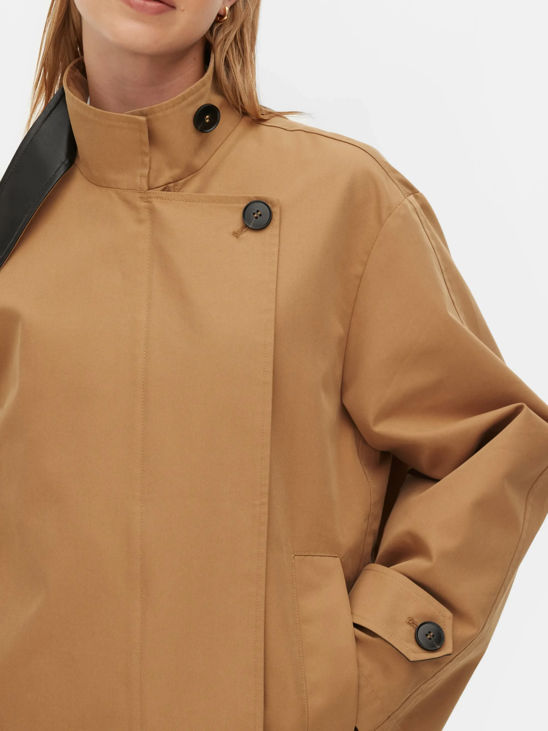 „The Edit“ Kurzer Trenchcoat